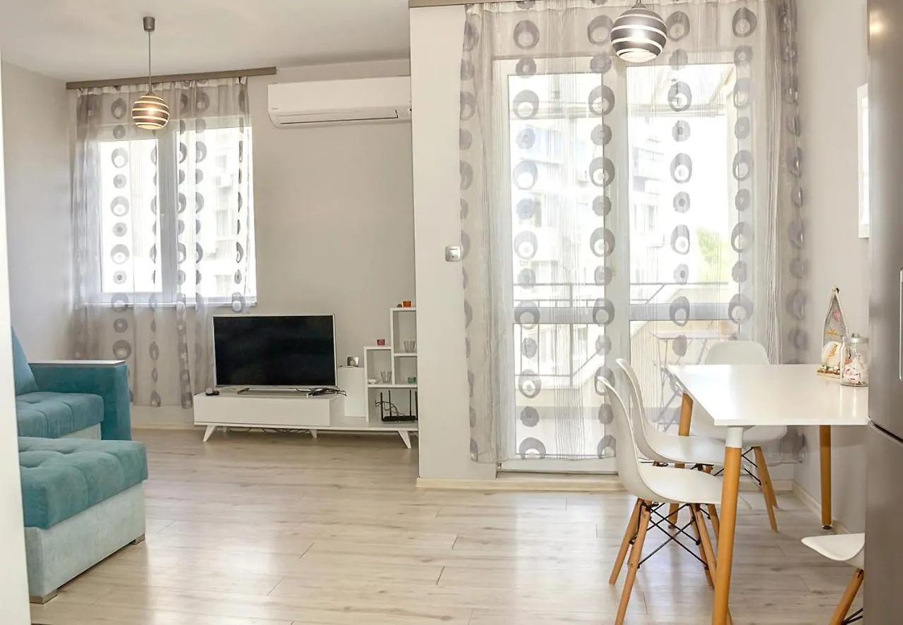 ~ The Blue ~ 1Bd Flat Near Asparuhovo Sea Garden Varna Bulgaria